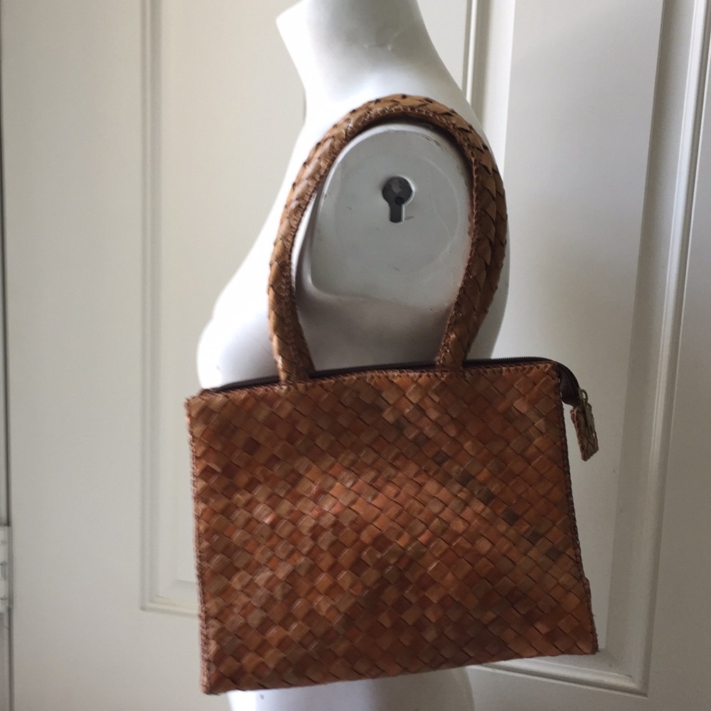 Women’s straw handbag